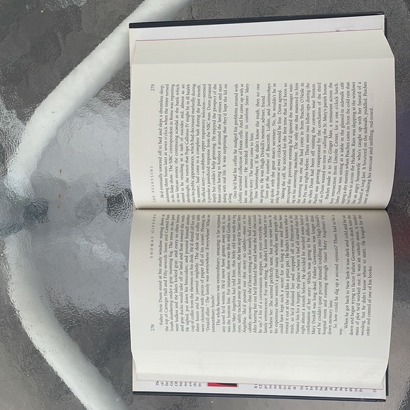 The Assassini - Thomas Gifford. Suspense. Hardcover. Fiction - Picture 6 of 9